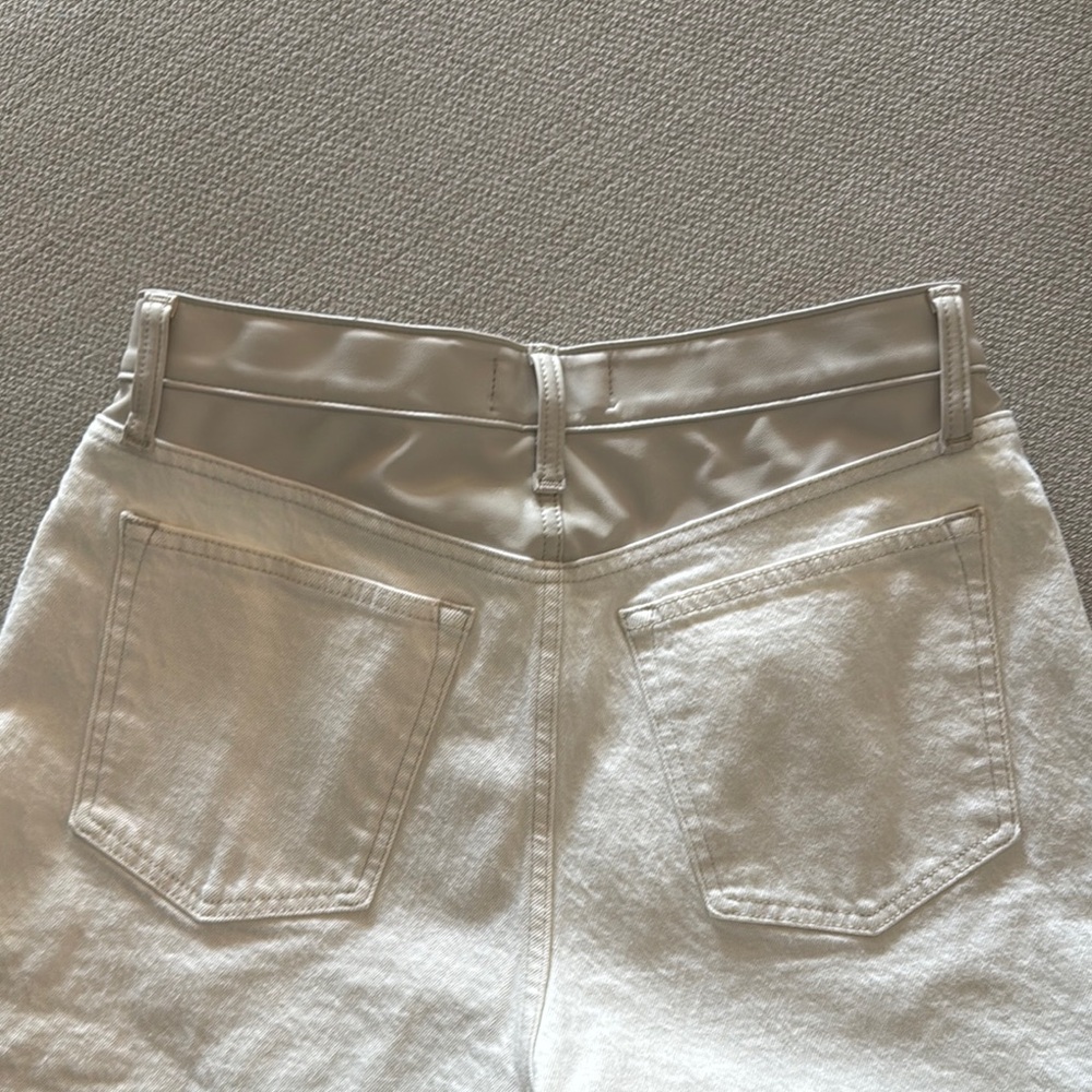 Abercrombie & Fitch White Women's Shorts - Picture 5 of 5